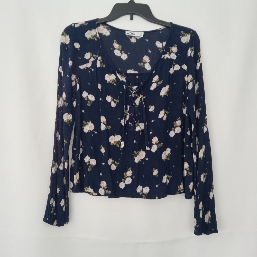 HOLLISTER Blue Foral Long Sleeve Loose Fit Crop Top Women's Size Small